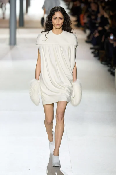 Look 23